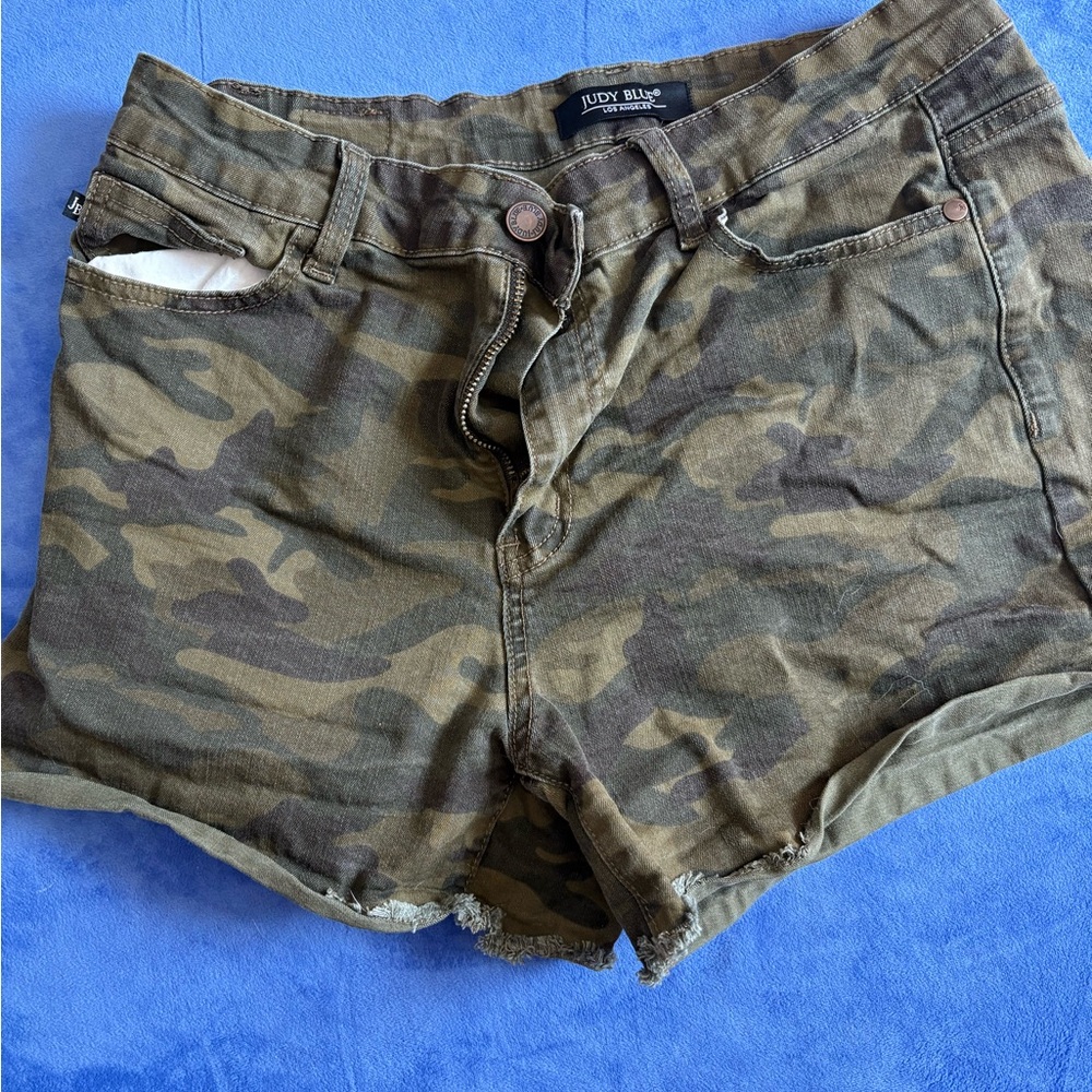 Judy Blue Women's Green Camo Cargo Shorts